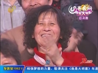 选手舞台演唱印度歌 海豚大妈发起挑战