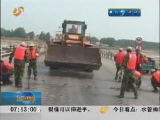 济南：黄河迎洪峰 浮桥陆续拆除