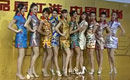实拍：2011广州车展美女车模制服诱惑