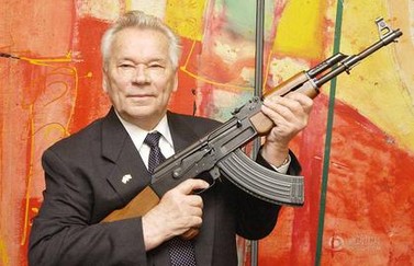 “AK-47之父”卡拉什尼科夫逝世