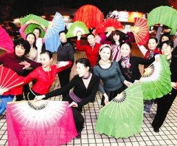 <em>空姐睡衣拖鞋</em>现身机舱 网友:说好的制服诱惑呢