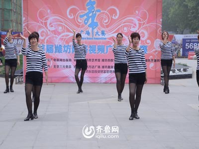 潍城赛区——军埠口综合项目区姚官庄村舞蹈队《燃烧吧蔬菜》