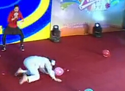 5月31日《大家一起赚》：美女护士玩游戏转晕 压气球完全靠蒙