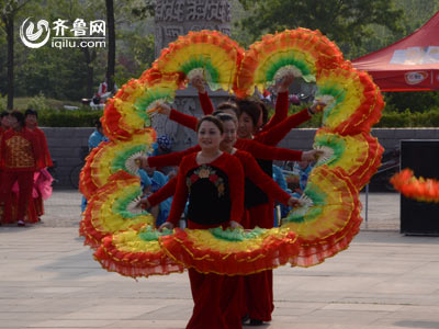 青州赛区——东阳河村舞蹈队《七个隆咚锵咚锵》