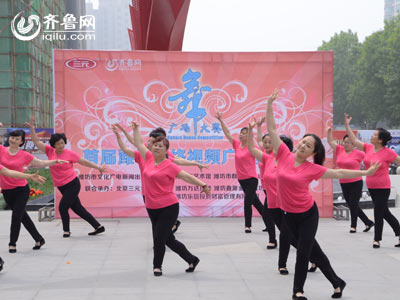 潍城赛区——西关街道胜利西街社区心联心舞蹈队《习大大爱着彭妈妈》