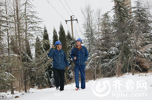 沂源供电公司雪后忙巡视 确保雪后线路安全