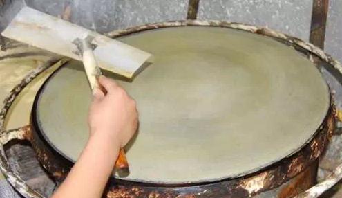 笊篱,有铁丝编,柳条编二种,用以从热水中捞取食物.
