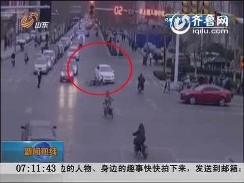 潍坊：撞倒自行车撞飞交警 疯狂轿车肇事逃逸