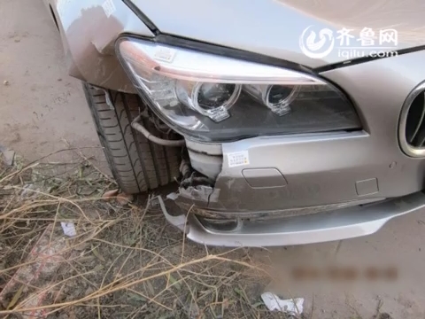 帮朋友开车竟是套牌车 被查后朋友借打电话之