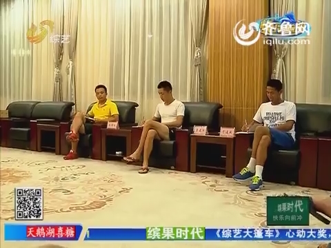 快乐向前冲:蔬菜大王于连成亲身示范 血性男
