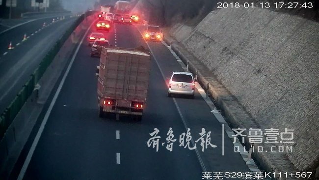 危險！為按時交貨仨危化品運輸車組團闖禁行區(qū)