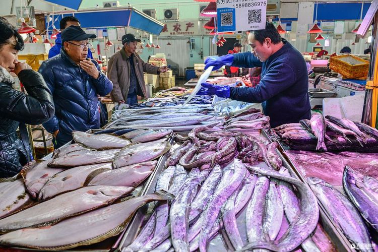 高清：逛臘月首場李村大集 猜猜啥賣得最火