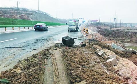 受降雪天氣影響章萊路章丘段多車(chē)連撞 一公里內(nèi)24輛車(chē)發(fā)生事故