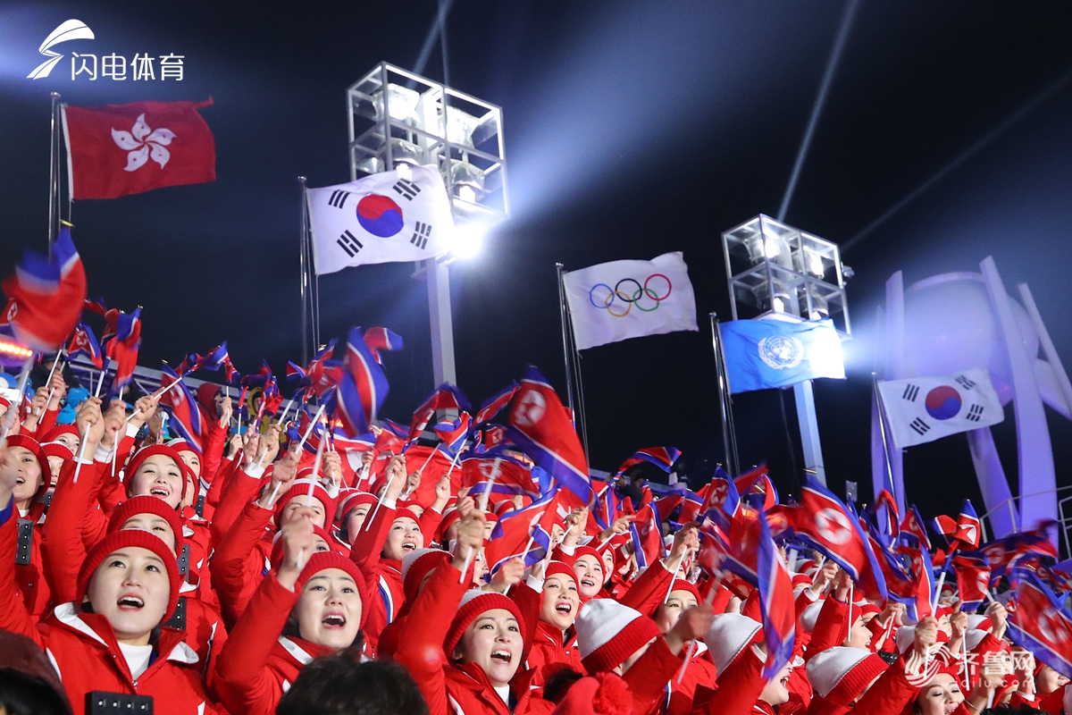 平昌冬奥会开幕 奥运冠军周洋担任旗手