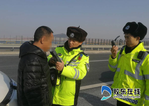 應(yīng)急車道停車竟是醉酒駕駛 民警依法嚴(yán)厲處罰