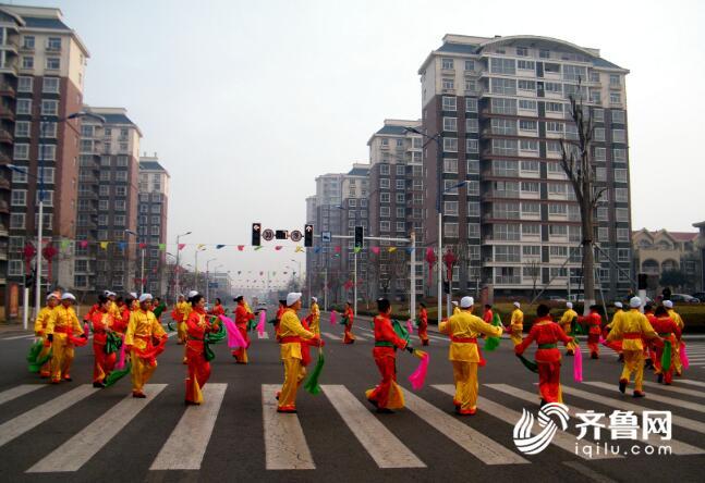 临沂沈泉庄社区党员带头倡导文明过节新风尚