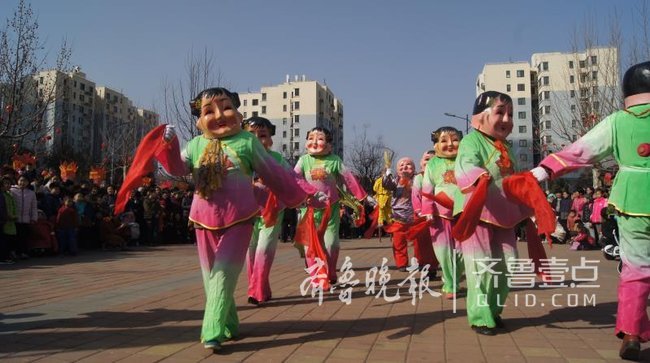 舞獅舞龍踩高蹺 濟南姚家民俗表演熱鬧非凡 