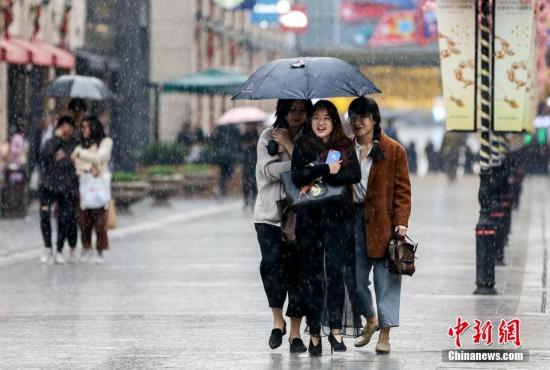 江蘇部分地區有中到大雨 東部海區有7～8級大風