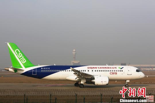 中國商飛C919大型客機第二架機迎來2018年新春第一次飛行