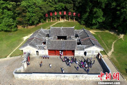 紅色旅游火爆 福建古田會議會址游人如織