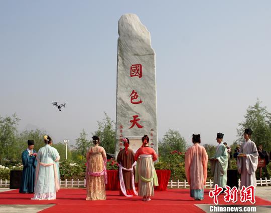 河北狼牙山再現(xiàn)唯美牡丹花神祭禮