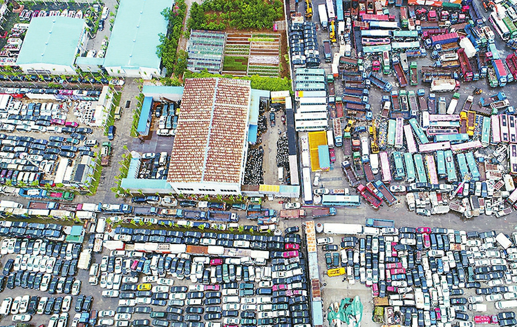 濟(jì)南汽車墓地 近10萬(wàn)輛報(bào)廢車待拆解每噸補(bǔ)貼車主1260元