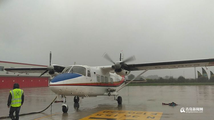 青島普降大雨 出動(dòng)兩架次飛機(jī)空中增雨作業(yè)(圖)