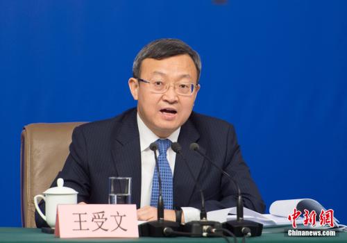资料图:商务部副部长王受文.中新社记者 李卿 摄