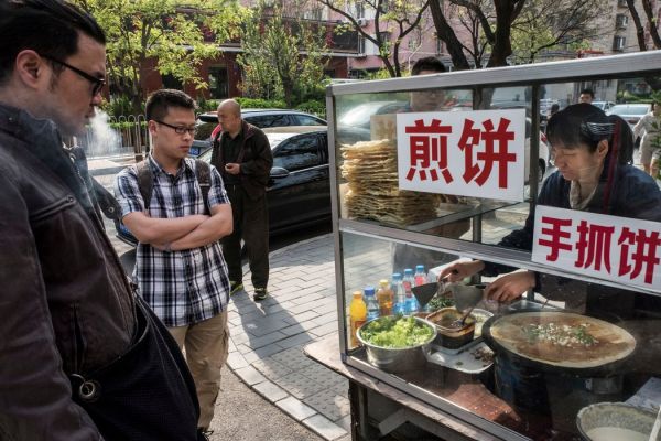 要做“合格”的煎餅馃子？美媒：煎餅馃子定規范引熱議