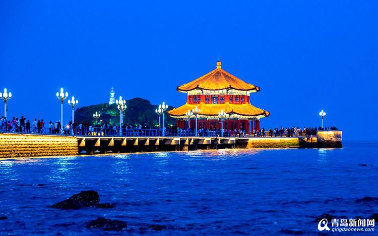 "前海沿儿",本地怀旧老词,泛指风光最美的前海一线,著名的栈桥,小青岛