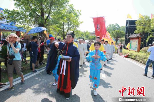 中國最長古龍窯舉行火祭大典 5千多件坭興陶精品出窯