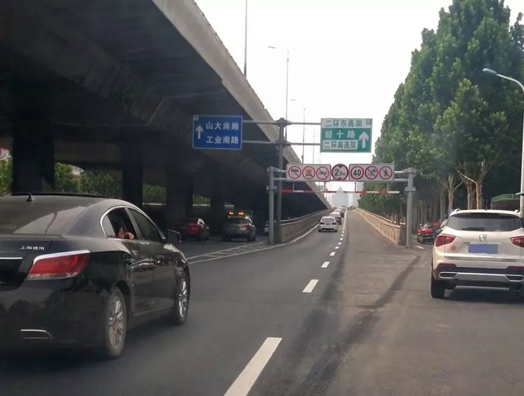 濟南這處“最牛導流線”取消了！單車道上行改為雙車道