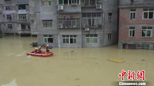 重慶15個區縣出現暴雨 發布洪水藍色預警