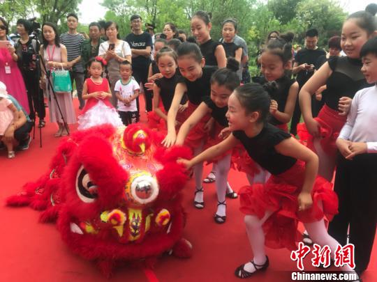 書香寧夏滿溢鳳城 金鳳首家社區書吧開放