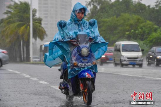 中央氣象臺繼續發布高溫、臺風黃色預警、暴雨藍色預警