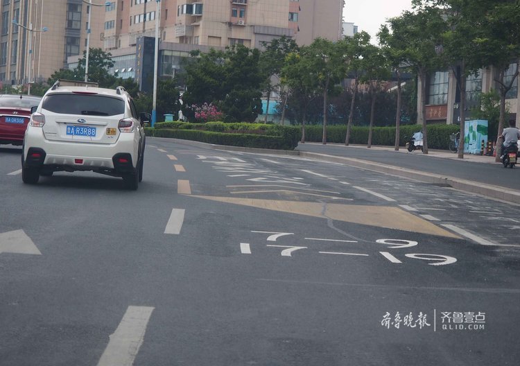 濟南公交車道限時開放，私家車仍不敢跑