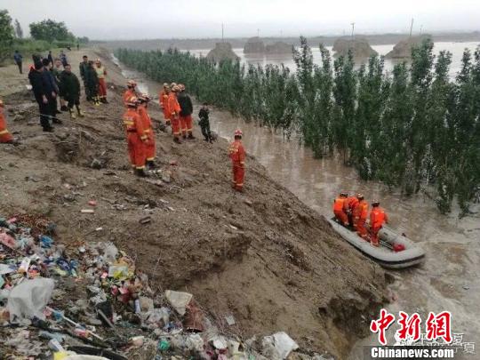 寧夏突發暴雨引發山洪 一輔警救援時被洪水沖走失聯