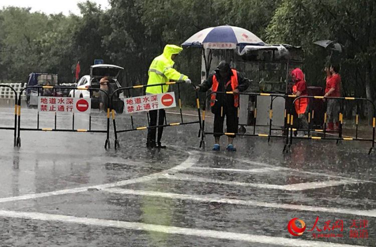 高清組圖：天津強風驟雨來襲 多個部門嚴陣以待