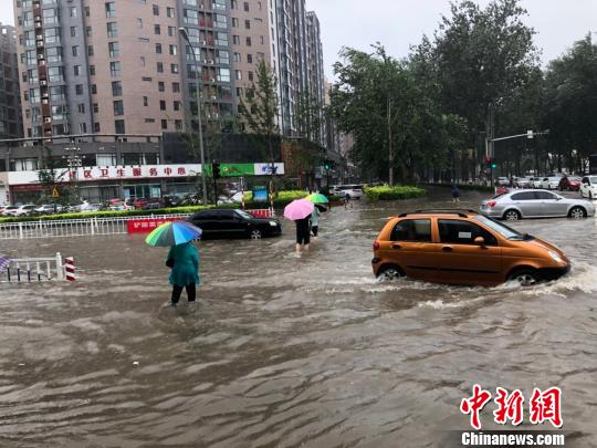 臺(tái)風(fēng)“安比”過(guò)境河北 滄州、廊坊暴雨致部分區(qū)域積水嚴(yán)重