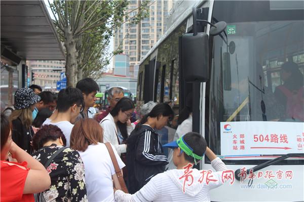 青島增發(fā)區(qū)間車縮短候車時間 對接地鐵、景點更方便