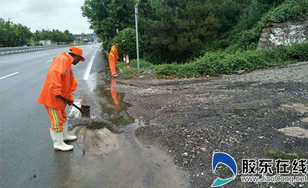 煙威高速公路管理處雨后及時巡查保暢通(組圖)