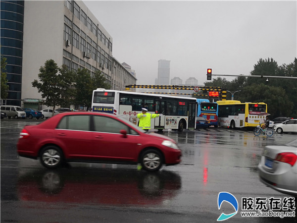 煙臺港航交警大隊加強雨天重點路段交通管控