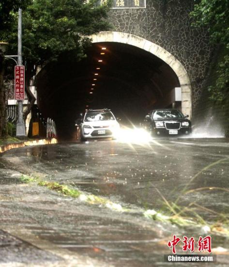 臺灣雨區擴大 臺北新北等17縣市豪大雨特報發布