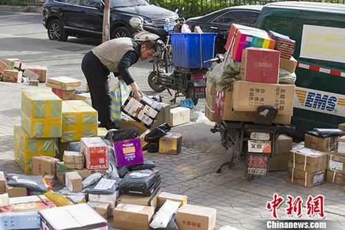 行李快遞到學校：“00后”大一新生流行空手到