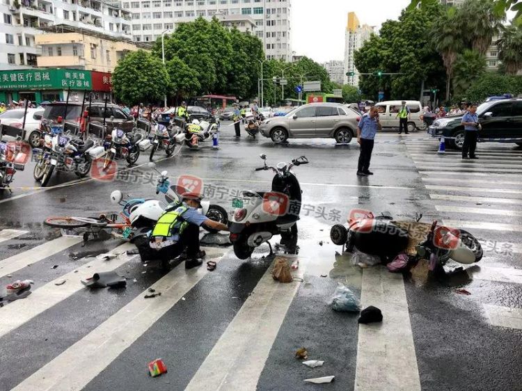 暖心之城！一場場面慘烈車禍，讓這座城市全員接力……