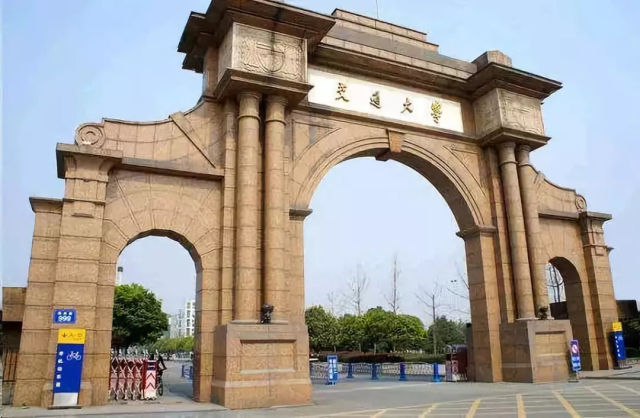 女生深夜出行,可预约护送服务!