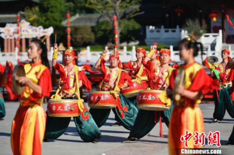 臺(tái)兒莊上演非遺薈萃，游客享文化盛宴