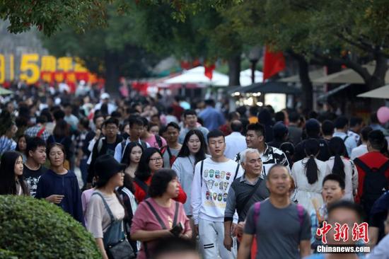 2018年中國(guó)國(guó)慶假期國(guó)內(nèi)游客達(dá)7.26億人次