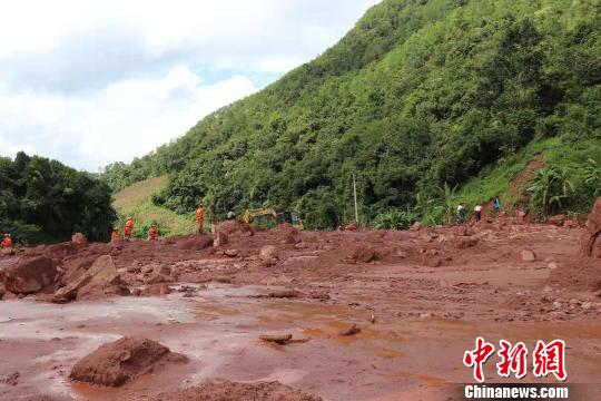 云南墨江突發(fā)山洪有民房被埋 目前已致1死3失聯(lián)