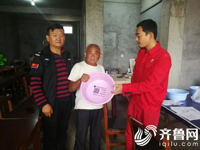 與巡護公司人員共同開展精準宣傳